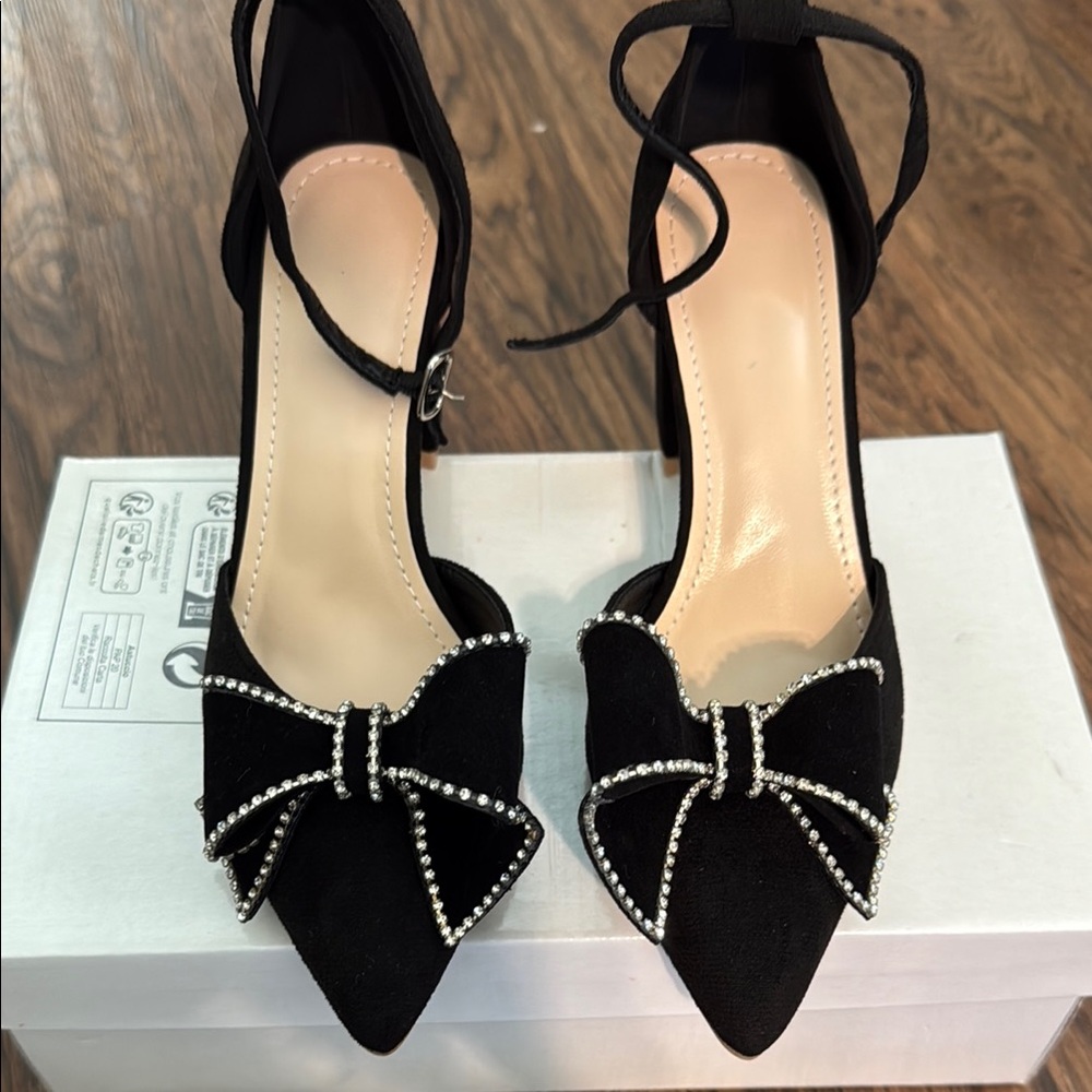 Elegant Black Women's Shoes with Bow Detail